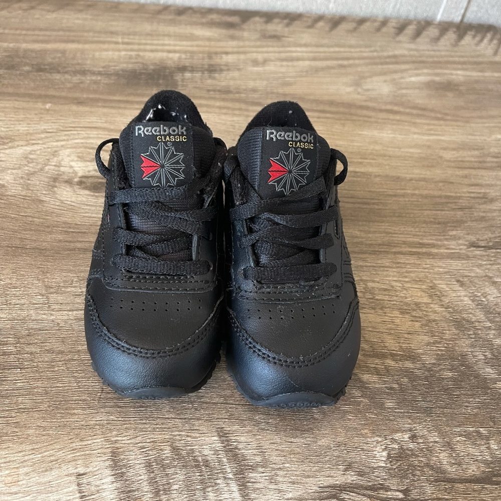 Kids black reebok classics shoes  size 7